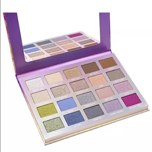 Enlighten eyeshadow palette by IBY beauty - Picture 2 of 8